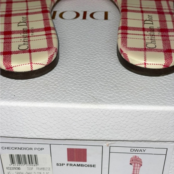 Dior Dway Framboise slide size 40. Comes with ripped bag and certificates. - Picture 3 of 7